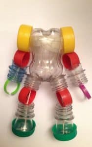 juguetes hechos de material reciclado plastico
