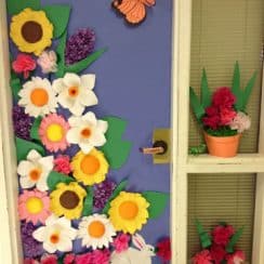 Ideas de adornos para puertas decoradas de primavera