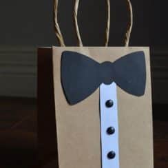 Aprende como decorar bolsas de regalo y da 2 regalos