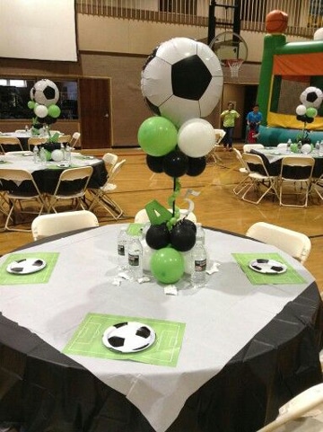 decoracion con globos para hombres futbolistas