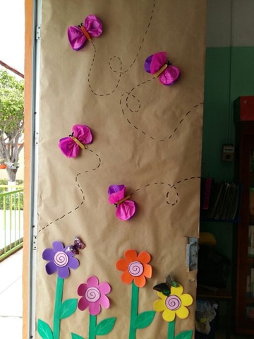 puertas decoradas para niños papel reciclado