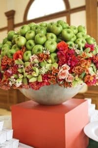 decoracion con frutas naturales y flores