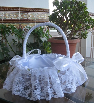 canastas decoradas para bautizo color blanco
