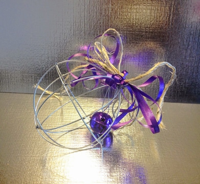 como hacer esferas navideñas con alambre
