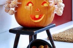decorar calabaza halloween niños con dulces