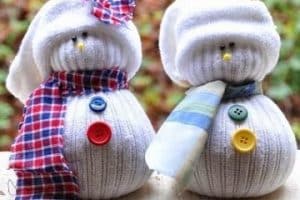 como hacer muñecos con calcetines para navidad