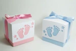 cajas de carton decoradas para bebes con lazos