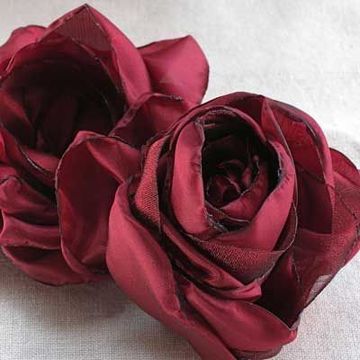 flores de raso quemadas estilo rosas