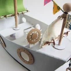 Creativos barcos hechos de carton para decorar y jugar