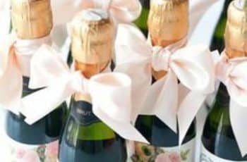 Detalles creados con botellitas de vidrio para souvenirs