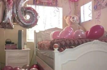 Detallistas adornos en habitaciones decoradas con globos