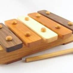 Algunos divertidos juguetes de madera para bebes