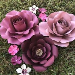 Fáciles y únicos modelos de flores de cartulina decorativas