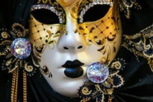 mascaras de yeso decoradas para mujer bonitas