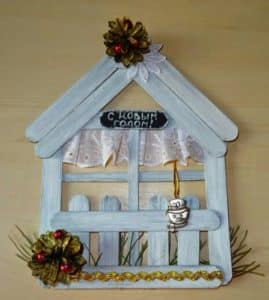 Mira cómo hacer una casa de palitos de helado sencilla