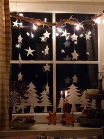 decoracion con luces navideñas en ventanas