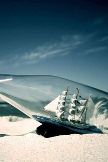 barcos hechos con botellas horizontales