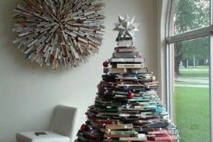 como hacer un arbol de navidad con libros