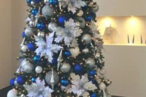 arbol de navidad azul y plata medianos