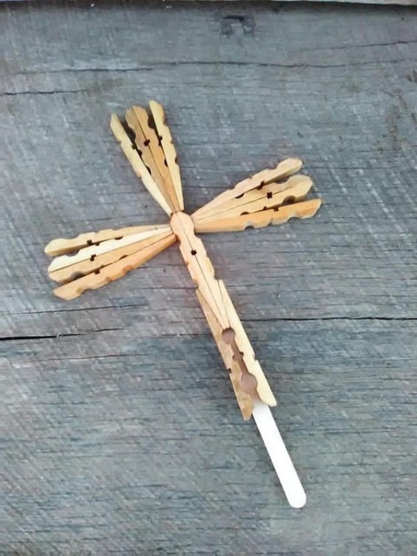 cosas hechas con pinzas de madera sencillas