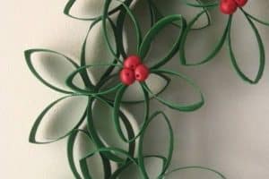flores con tubo de papel higiénico para navidad
