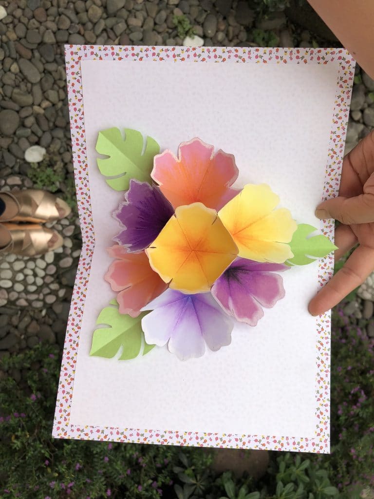 como hacer tarjetas para mama con flores