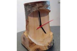 artesania en madera rustica reloj