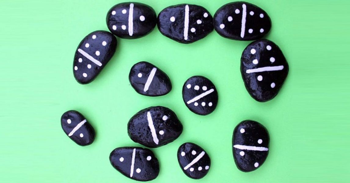 como hacer juguetes reciclados domino con piedras