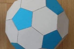 cómo hacer una pelota de papel decorativa
