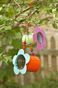 manualidades en latas decoradas bebederos y nidos para pajaros