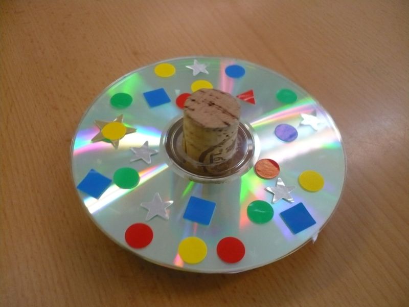 como hacer un trompo casero con un disco compacto