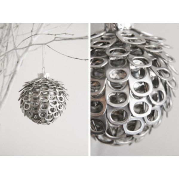 adorno de material reciclado esferas metalicas