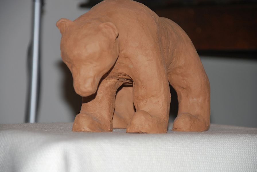 esculturas de arcilla de animales oso