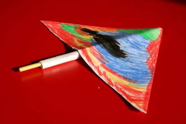 cómo hacer un avión de papel con popotes