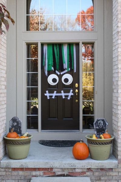 decoracion de halloween exterior personaje en puerta