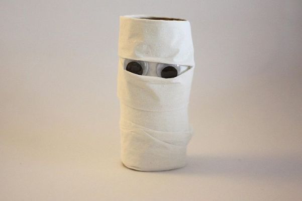 manualidades con rollo de papel momias